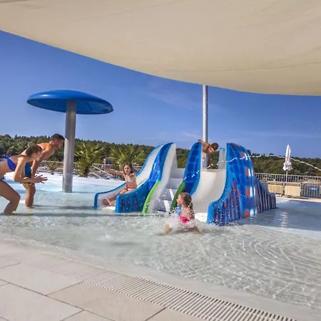 مكان تخييم Valamar Lanterna - Roan
